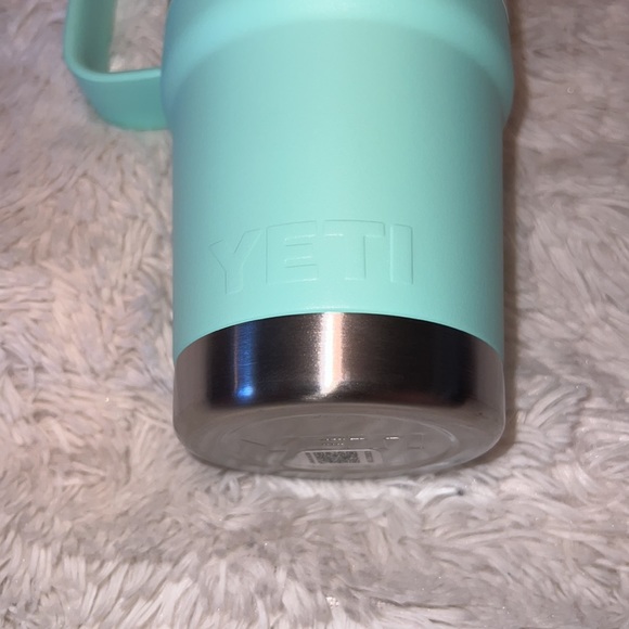 COPY - YETI 20 oz. TRAVEL MUG - Picture 3 of 4